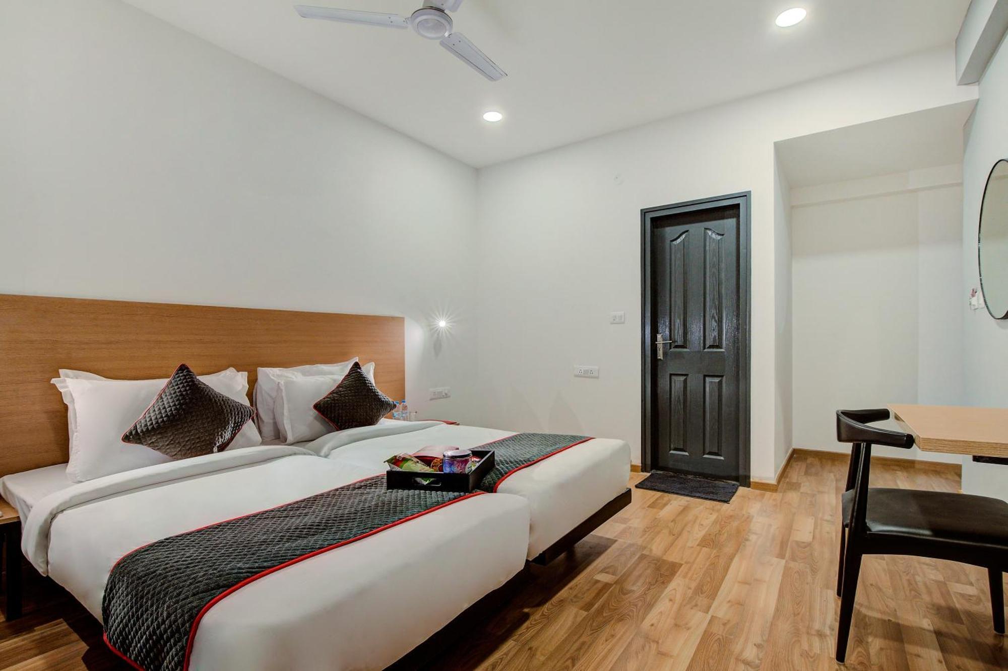 Hotel Townhouse Sector 66 Near Sector Metro Station Noida