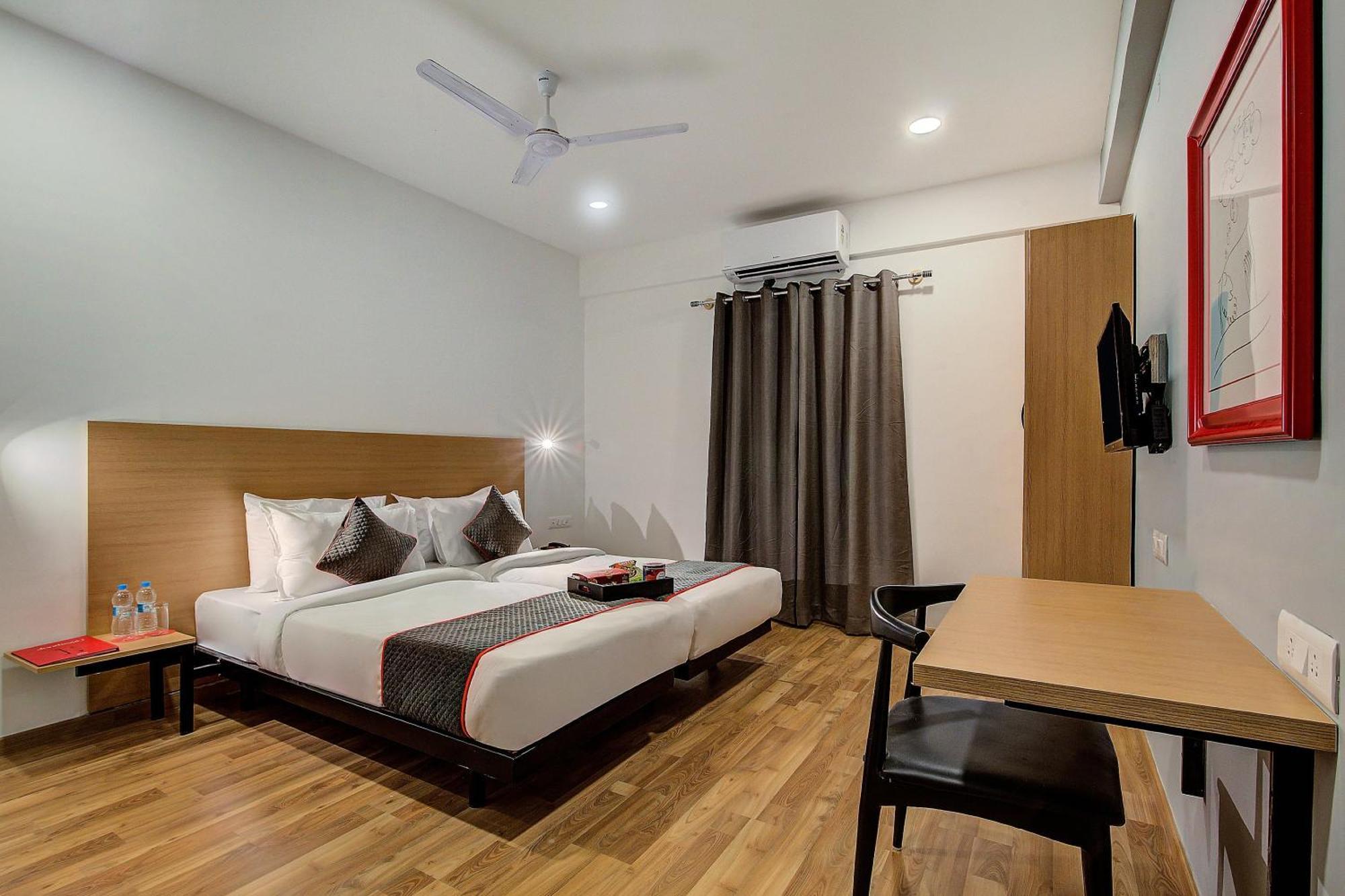 Townhouse Sector 66 Near Sector Metro Station Hotel Noida
