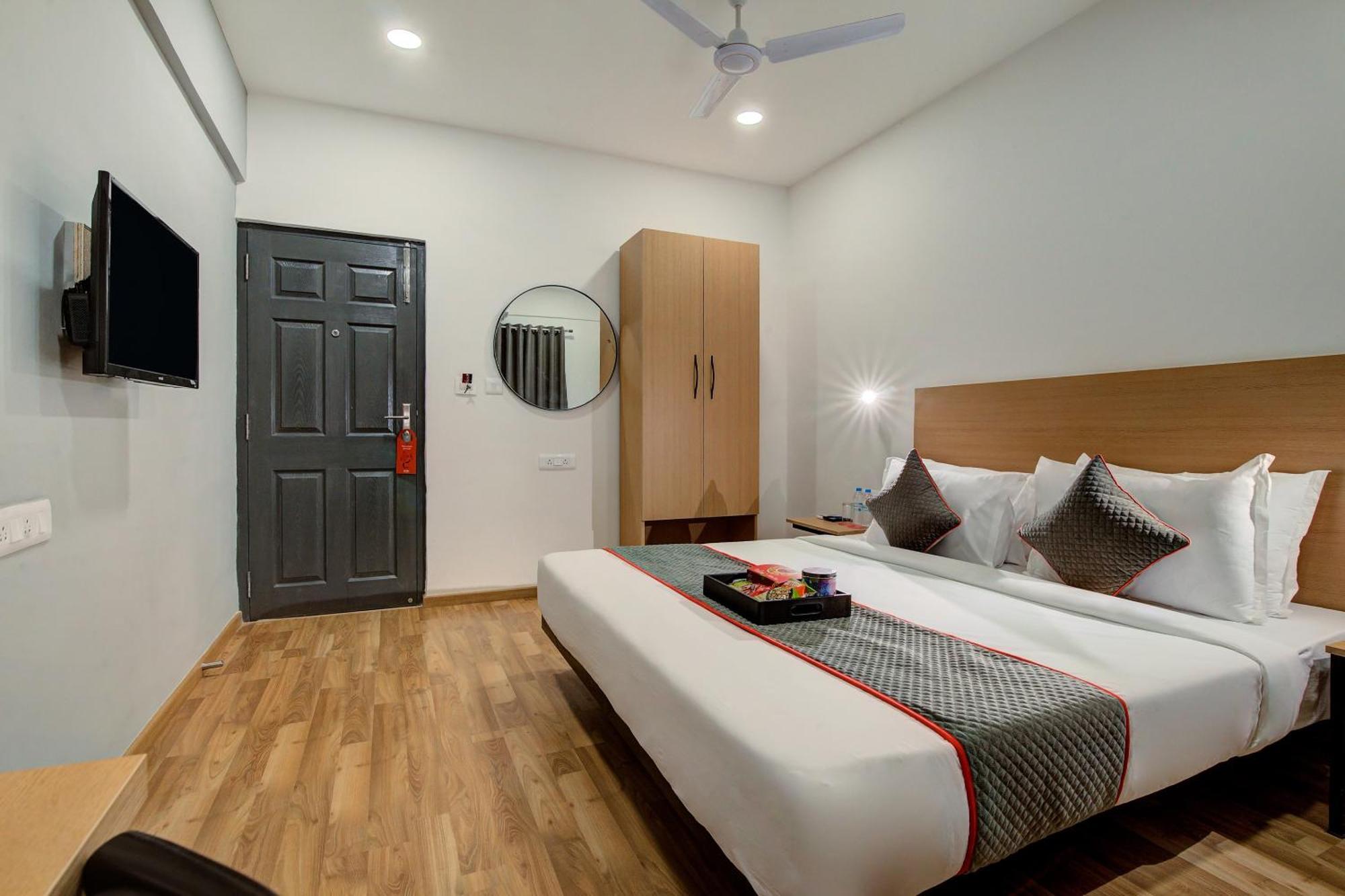 Hotel Townhouse Sector 66 Near Sector Metro Station Noida