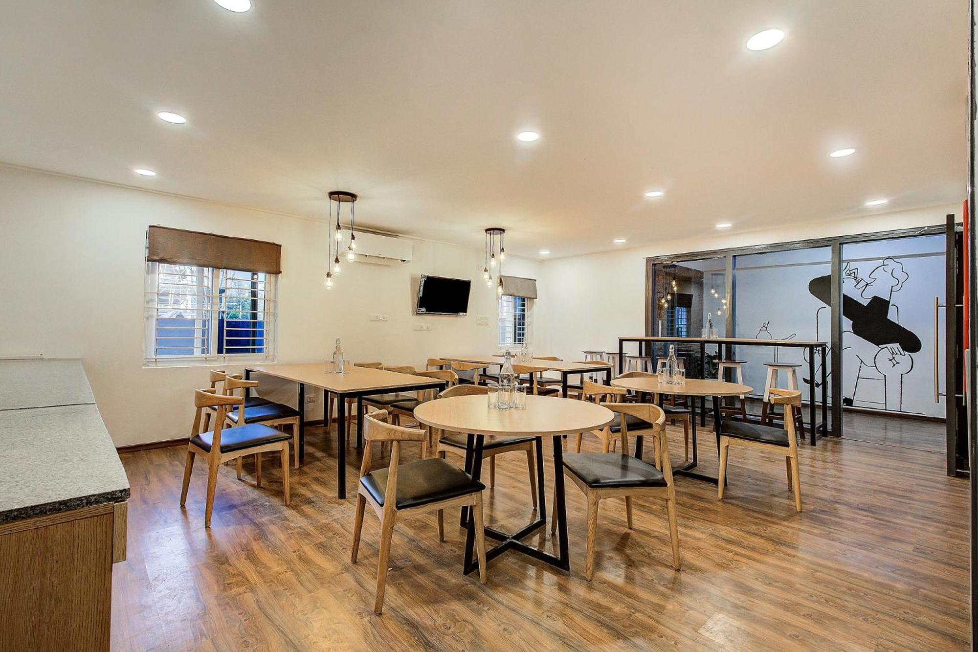 Hotel Townhouse Sector 66 Near Sector Metro Station 4*