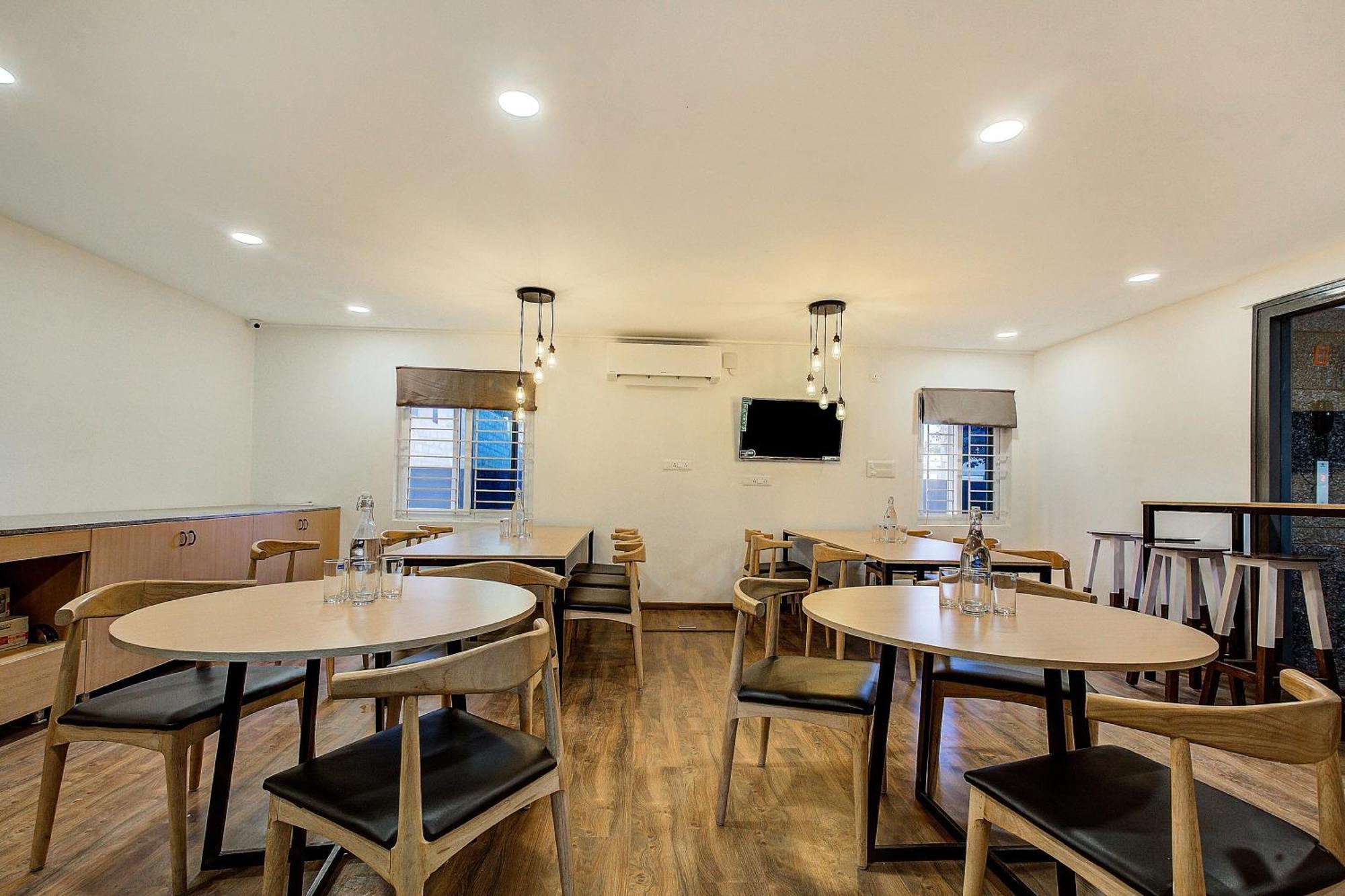 Townhouse Sector 66 Near Sector Metro Station 4*
